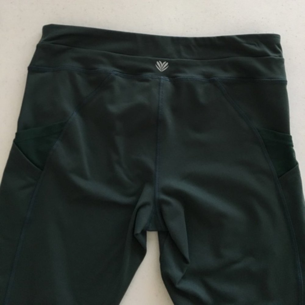 Dark Green Athletic Mesh Pocket Leggings - Size Medium - Picture 4 of 4